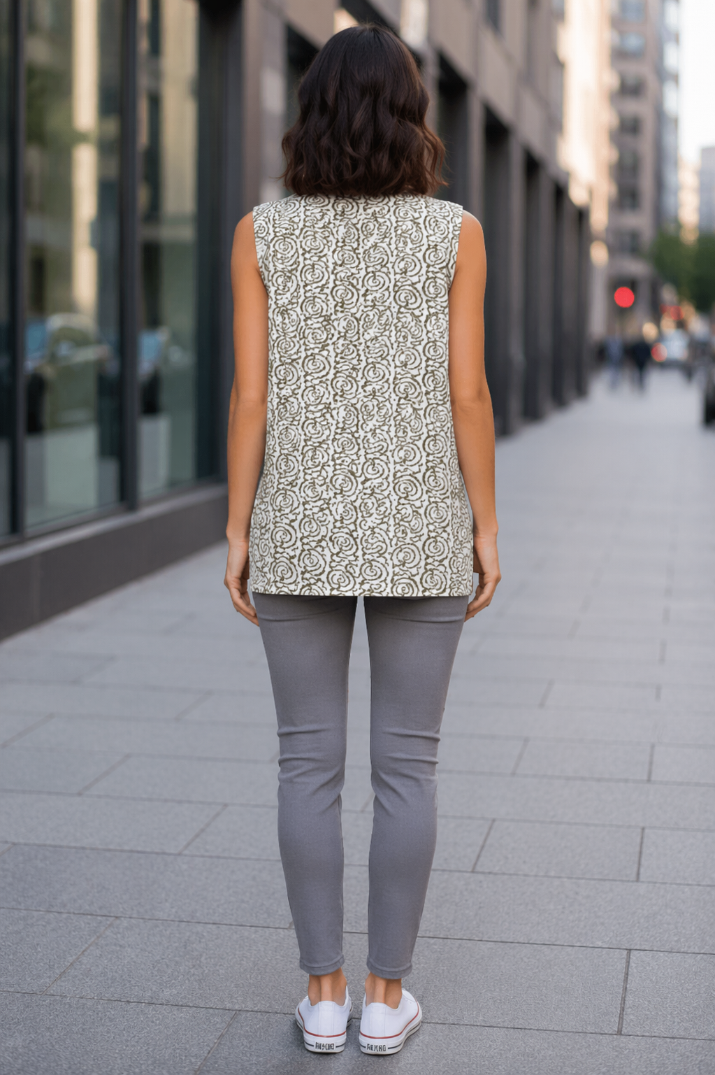 CL Essentials Fehér Spirálmintás Cowl Neck Top