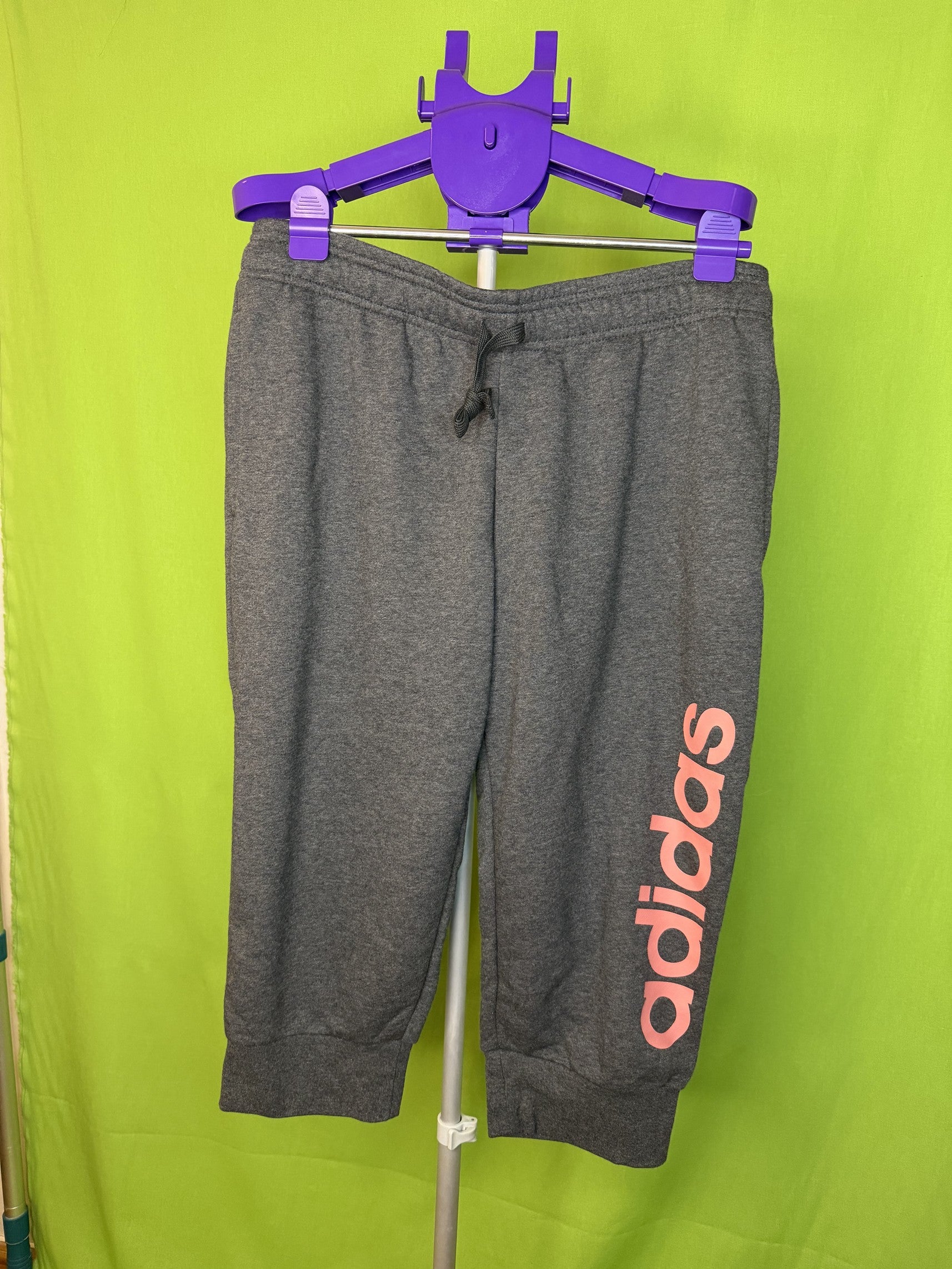 Adidas Szürke Capri Jogger – Rózsaszín Linear Logo