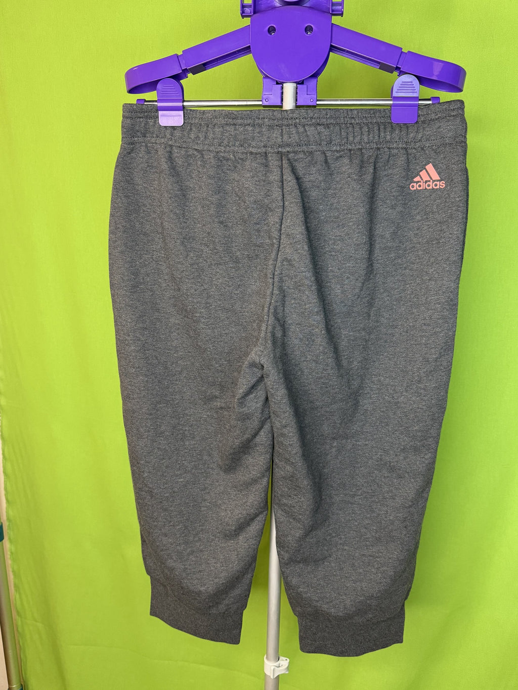 Adidas Szürke Capri Jogger – Rózsaszín Linear Logo