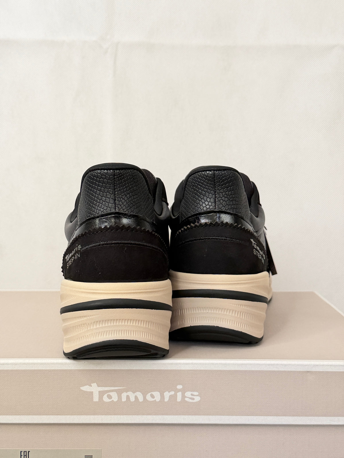 Tamaris Step-In fekete női sportcipő – 38