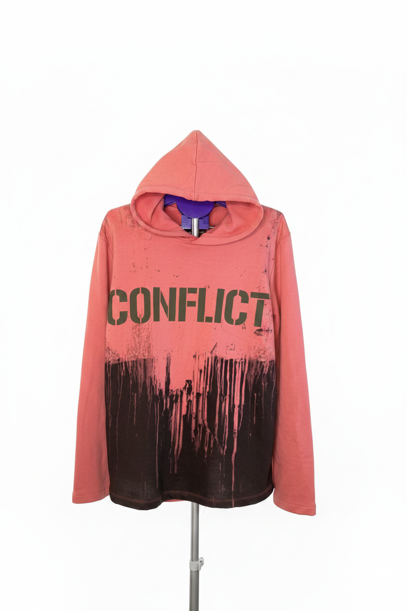 Plus Eighteen Conflict Korall Hoodie – fehér háttér elöl 2