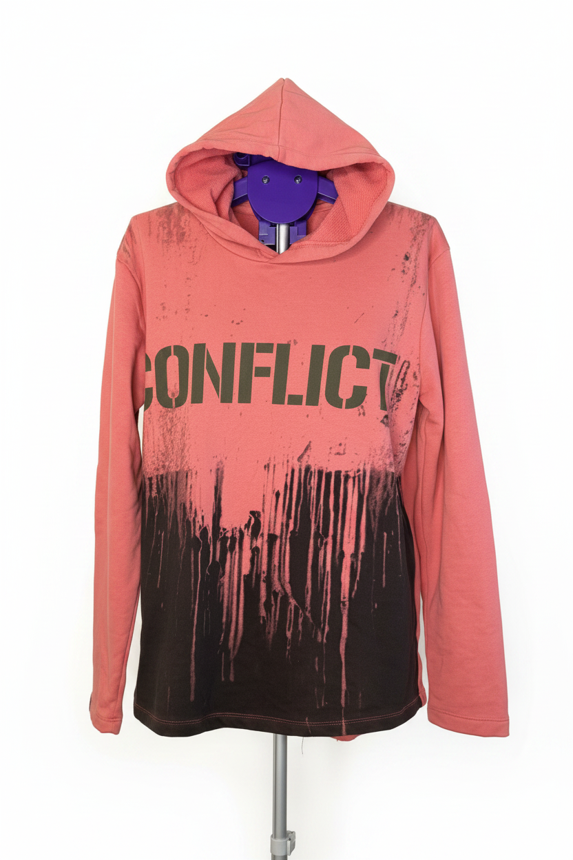 Plus Eighteen Conflict Korall Hoodie – fehér háttér elöl